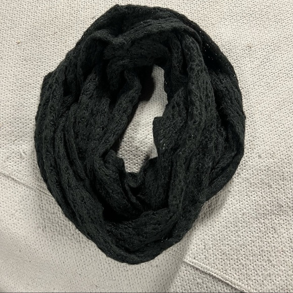 Accessories - ⭐️ Cotton On Black Winter Knitted Infinity Circle Scarf EUC